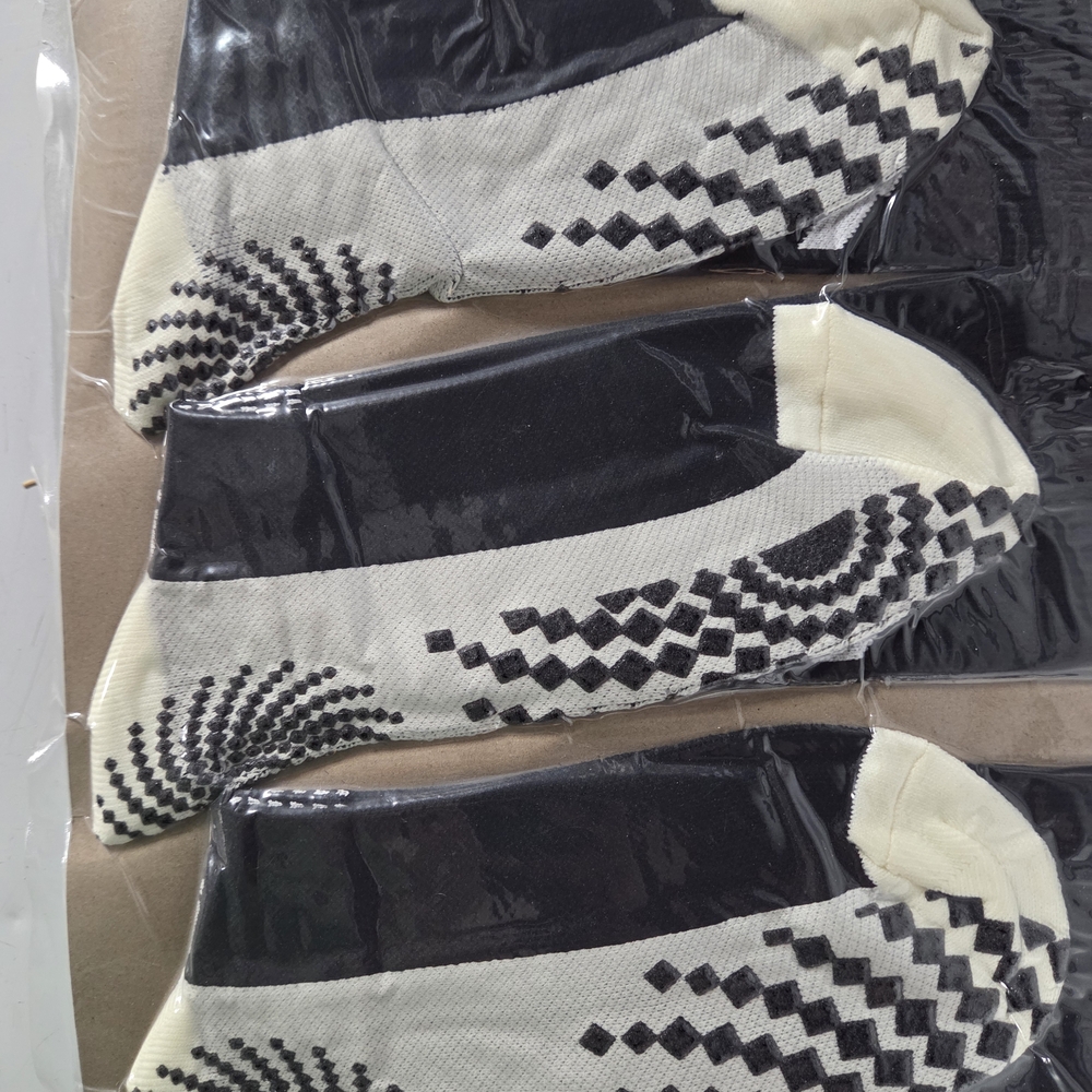 Black and White Patterned Men's Soccer Compression Socks